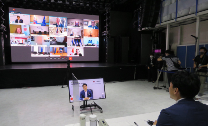 Scene of the ministerial meeting on the monitor.