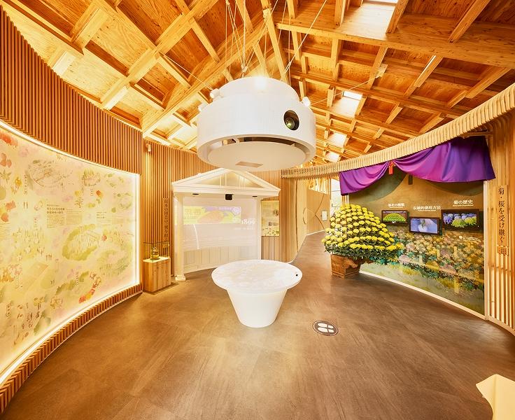 [写真]新宿御苑ミュージアム内の映像展示の様子。