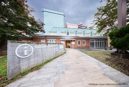[写真 1]園内の主要施設。歴史的建造物からインフォメーションセンター、カフェや温室まで（クリックで拡大）