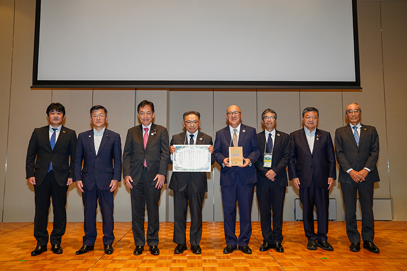 ⿅島市⻑及び連携活動実施者5団体のうち⾳成めだかの楽校 ⿅島市⻑及び連携活動実施者5団体のうち⾳成めだかの楽校