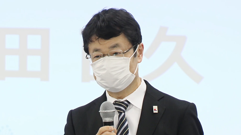 閉会の挨拶をしている、環境省自然環境局長の奥田直久氏の画像です。
