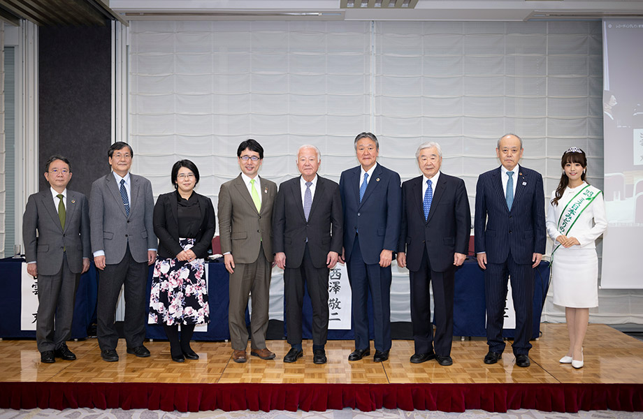 写真：登壇者8名とミス日本みどりの大使 上村さや香さん