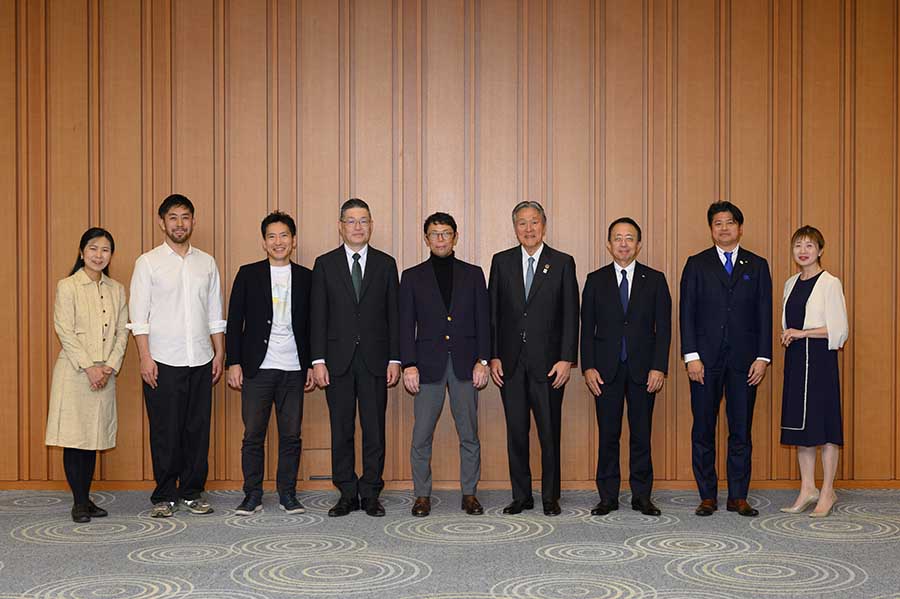 写真：登壇者全員の集合写真