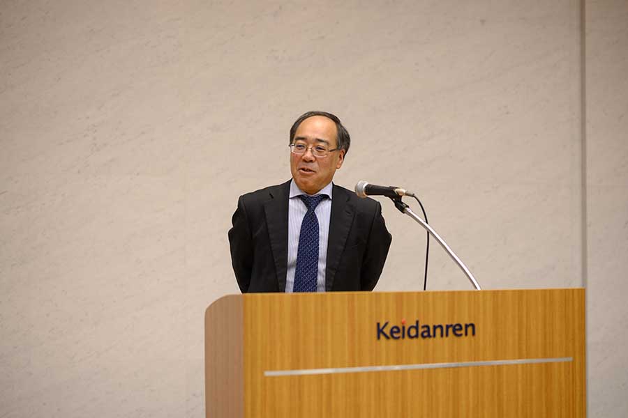 写真：閉会挨拶をする環境省 西村課長