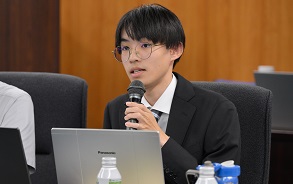 写真：会場で発言するChange Our Next Decade
