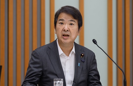 写真：会場で挨拶する石原環境大臣