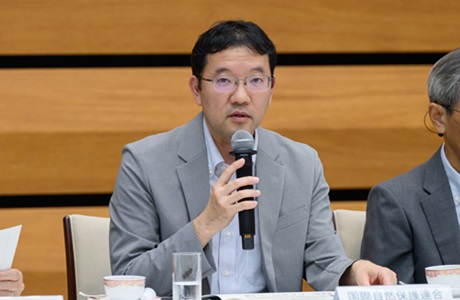 写真：会場で発言する国際自然保護連合日本委員会