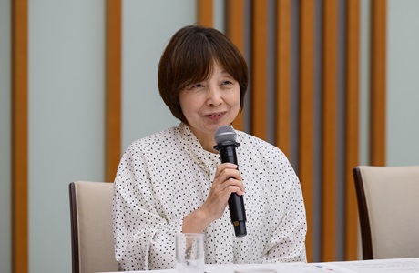写真：会場で発言する藤田委員