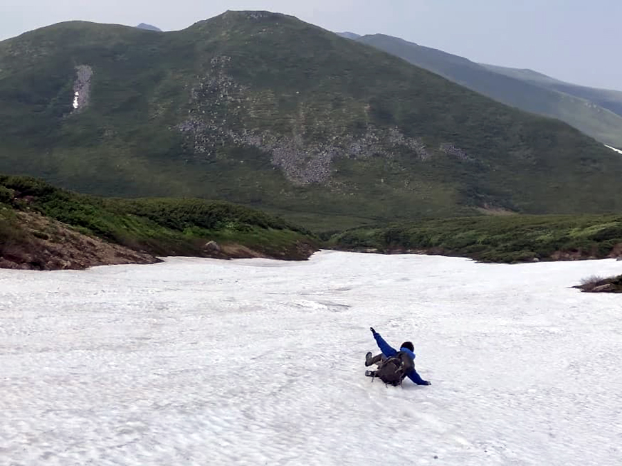 サシルイ岳の雪渓の様子