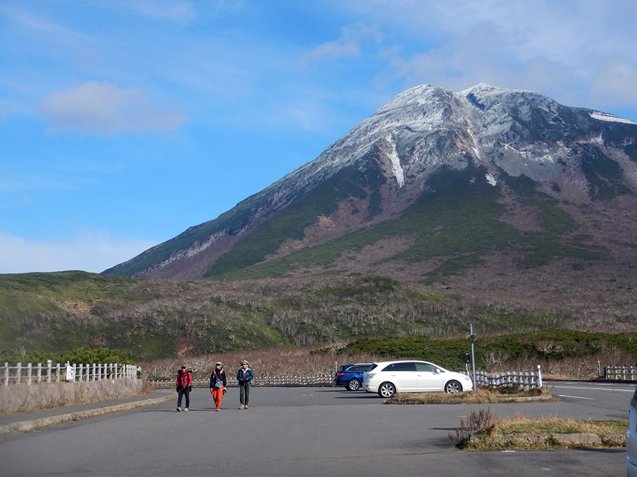 知床峠まで歩いてきたハイカー