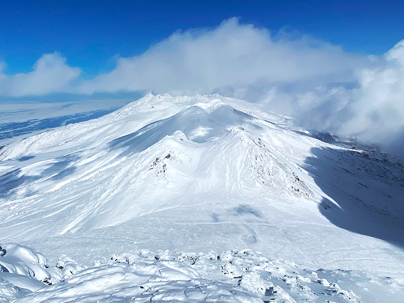 積雪の知床連山