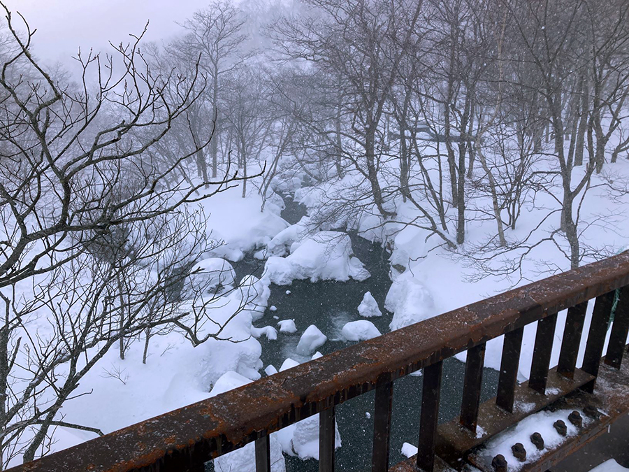 橋から見る熊の湯