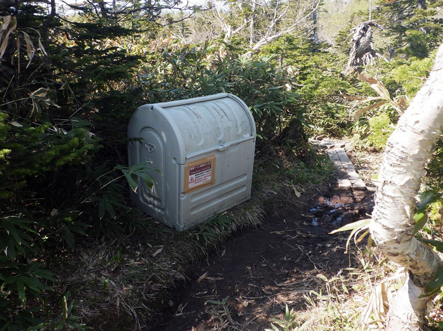 羅臼湖入口の携帯トイレ回収BOX