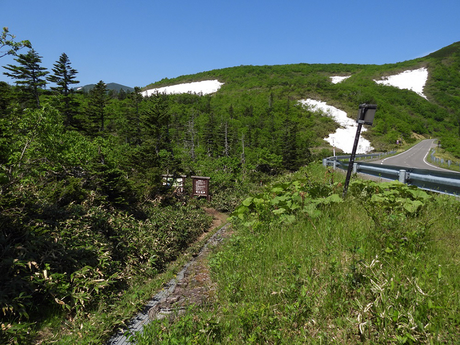 羅臼湖歩道入り口