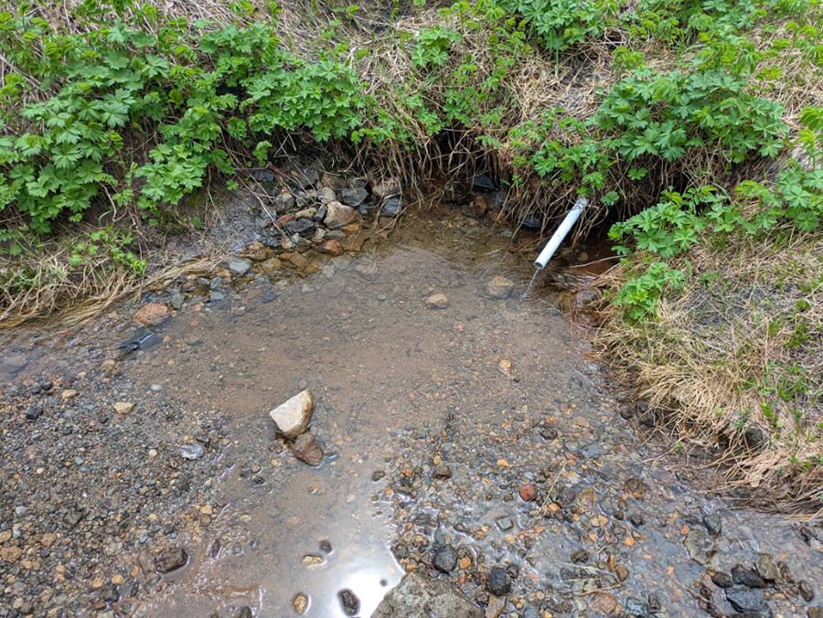 三ツ峰野営指定地の水場