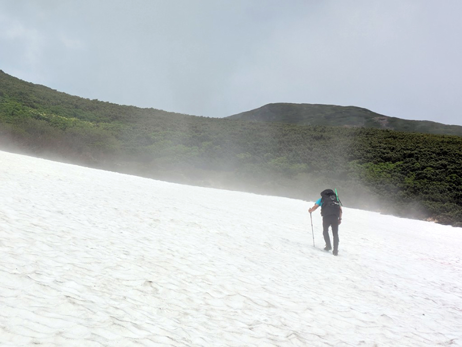 サシルイ岳の雪渓