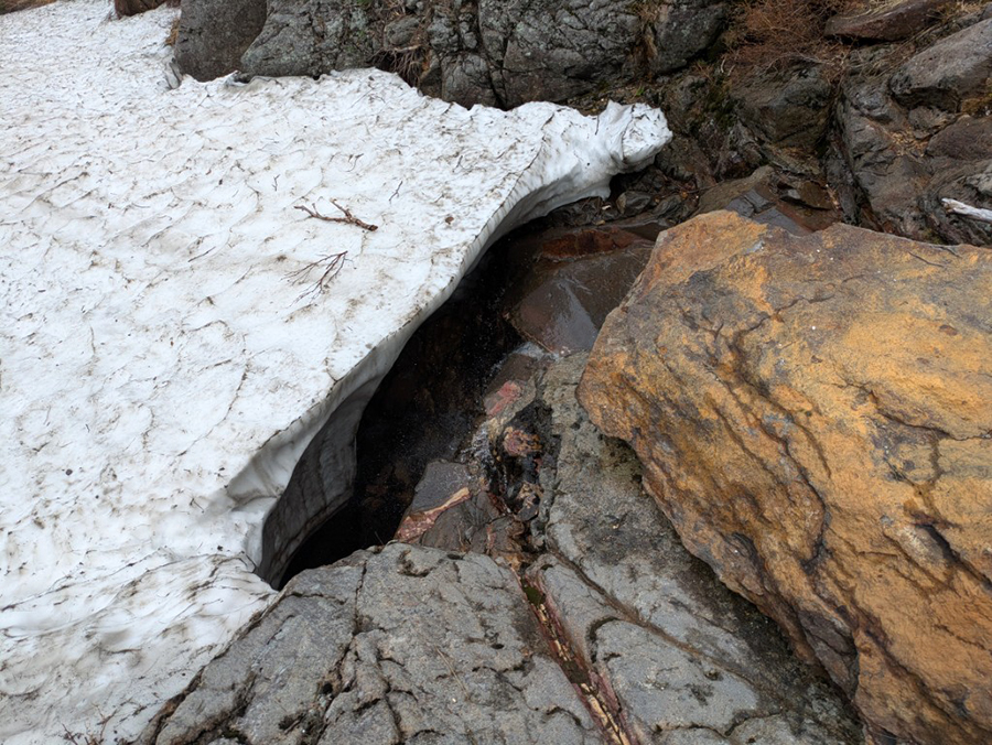 硫黄沢の雪渓