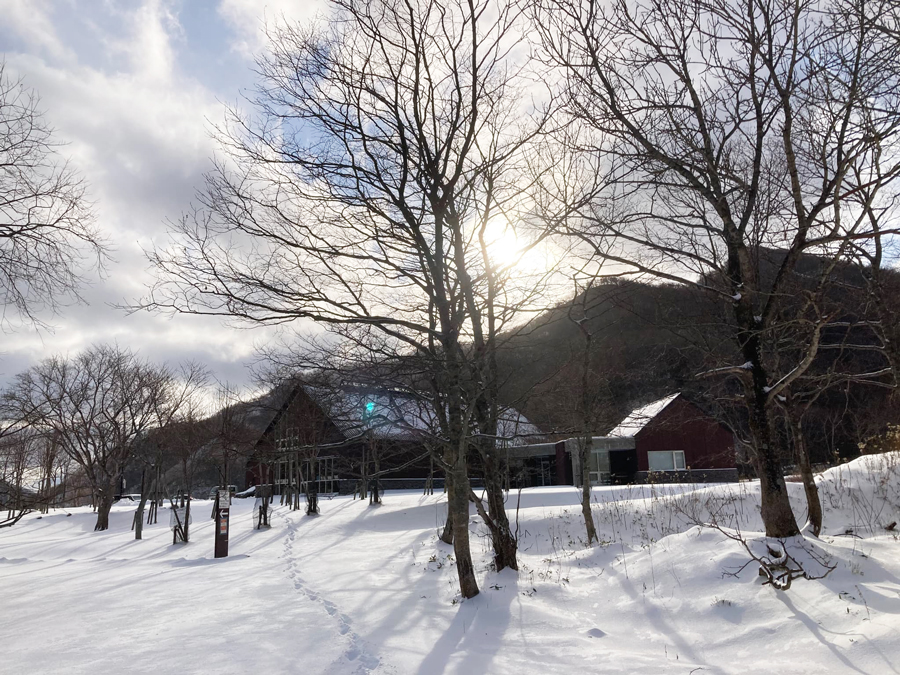雪景色のビジターセンター