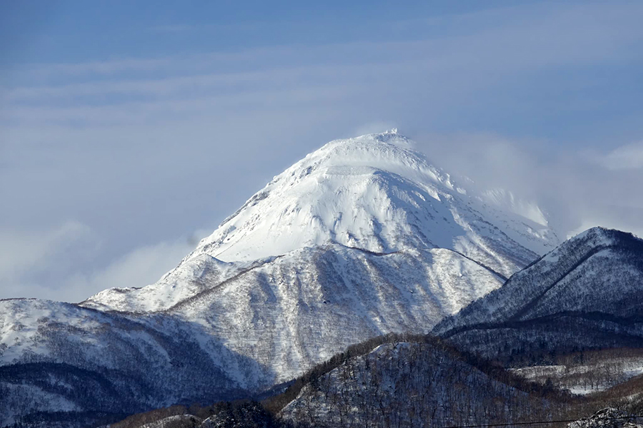 雪化粧の羅臼岳