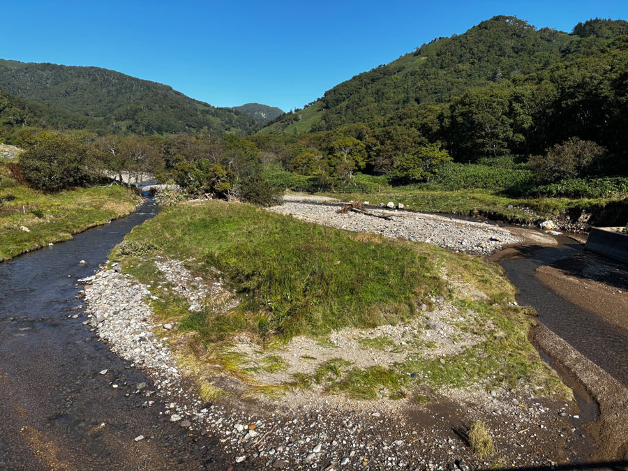 流れが変わり穏やかなルサ川