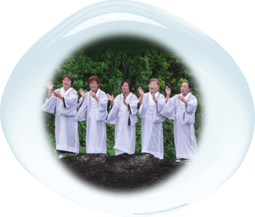 画像：唄を歌う人たちの様子