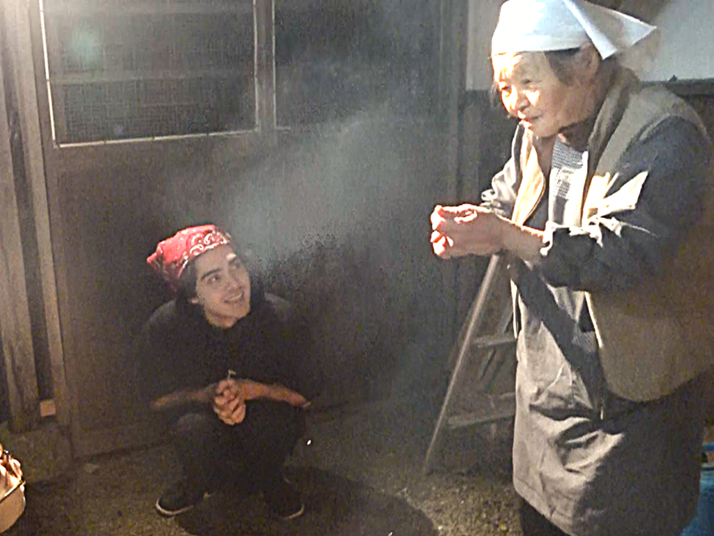  画像：11月26日中津井地区で実施した里海米で羽釜焚き体験