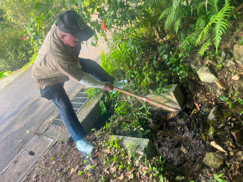  画像：10月11日ター滝環境保全の取り組みの動画撮影の様子。