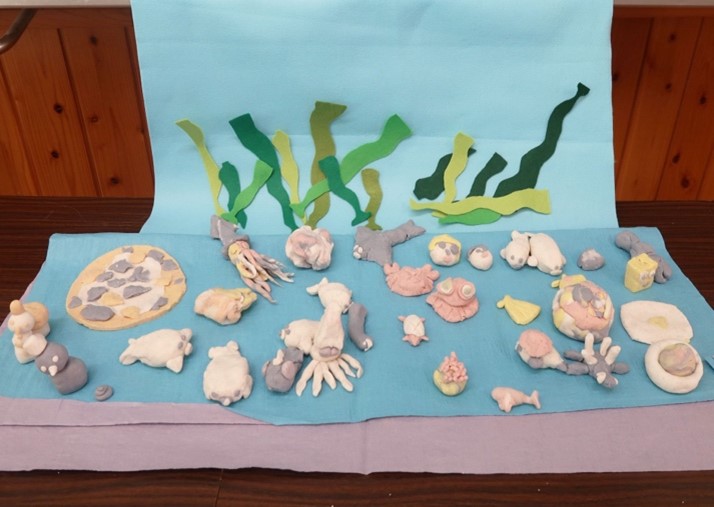 イベントで作成した貝殻などを使った作品