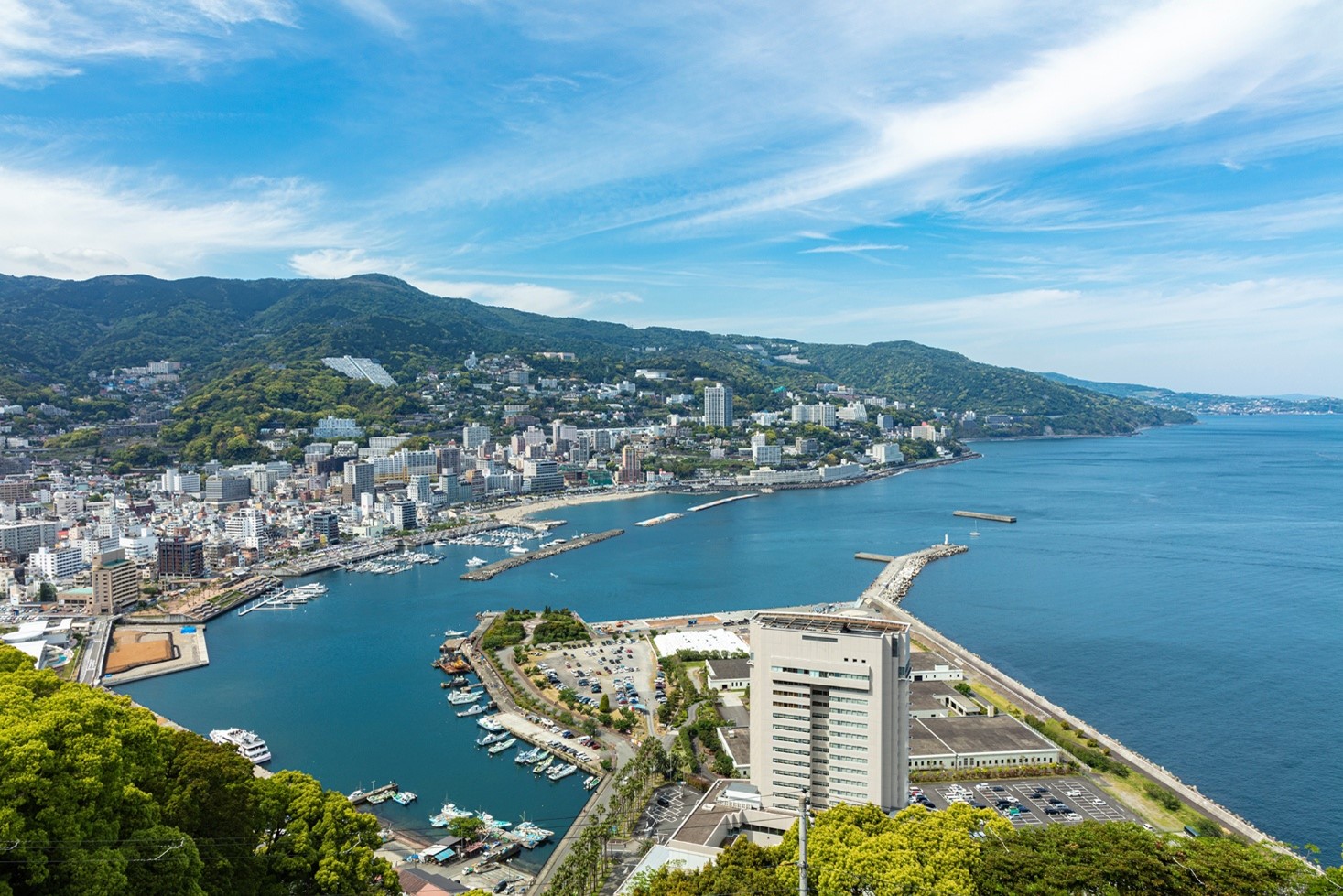 熱海港の遠景