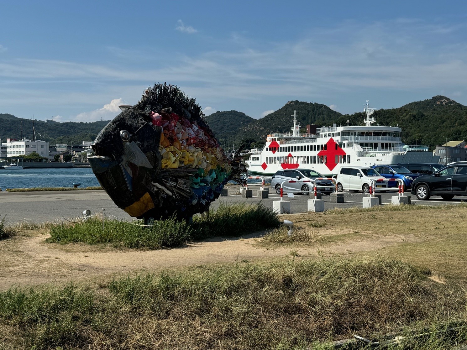 玉野の海洋ゴミで作成された魚のオブジェ