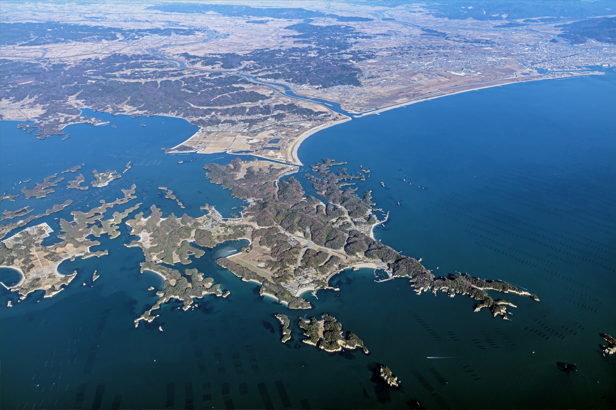 宮城県東松島の三陸海岸線、空撮